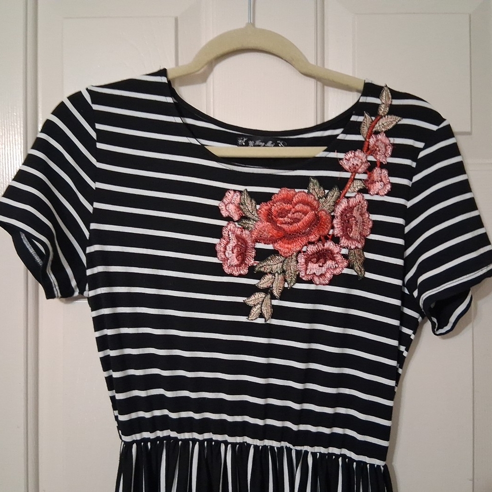 Yi Heng Mei Women's SZ M Short Sleeve Black White Stripe Maxidress Floral Embroi